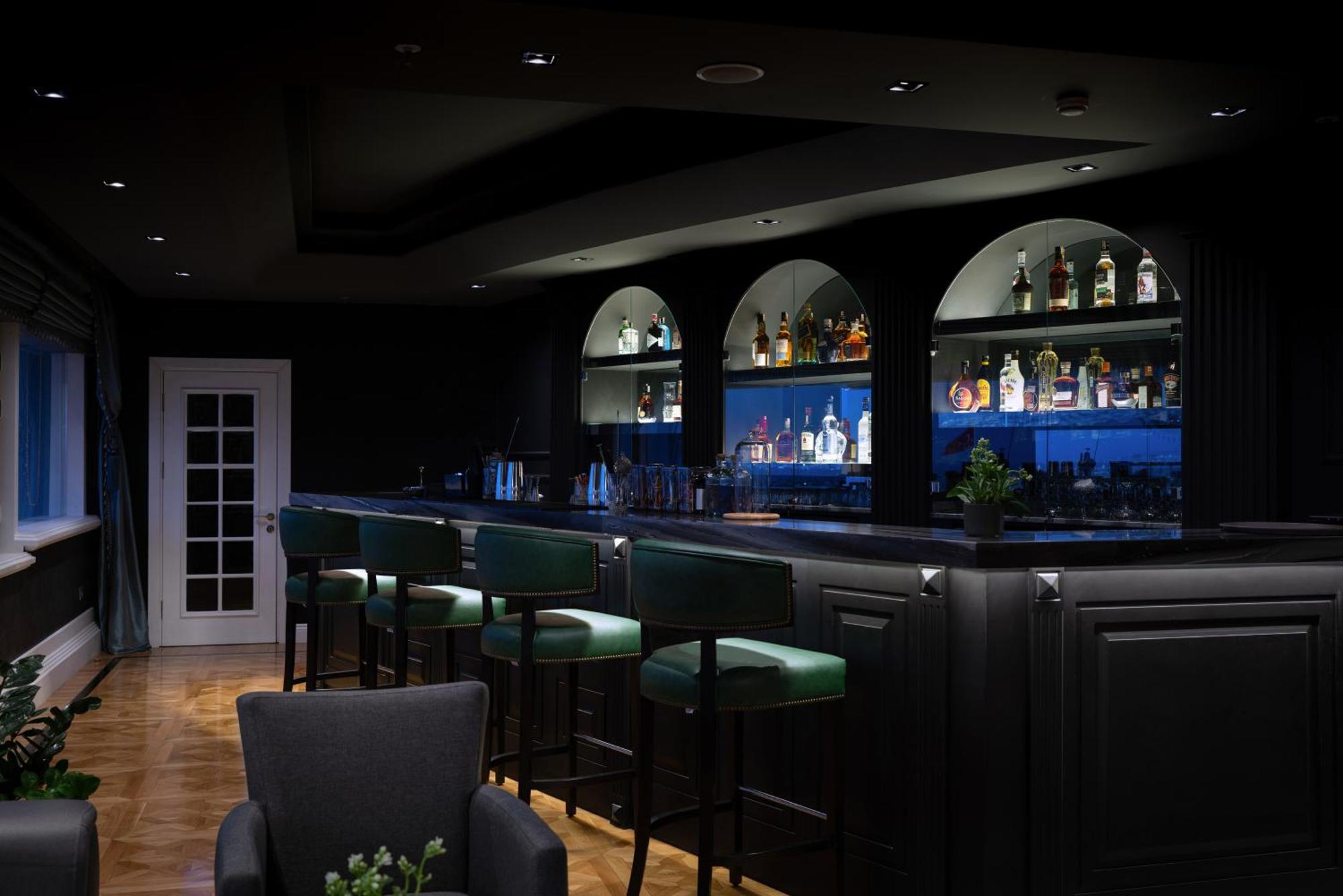 Windsor Hotel & Convention Center อิสตันบูล ภายนอก รูปภาพ The bar at the 2010 London Olympics