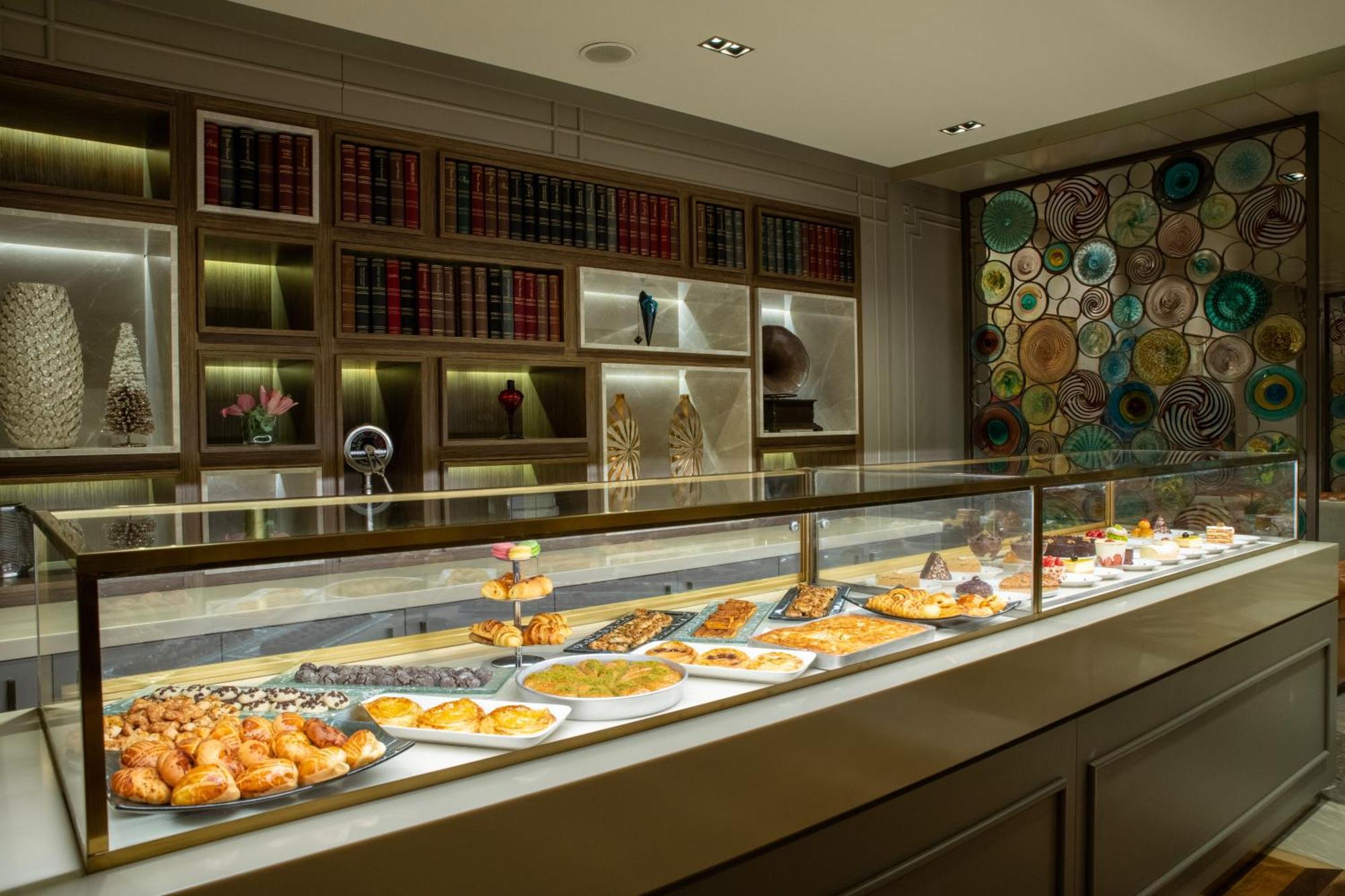 Windsor Hotel & Convention Center อิสตันบูล ภายนอก รูปภาพ A buffet at a hotel