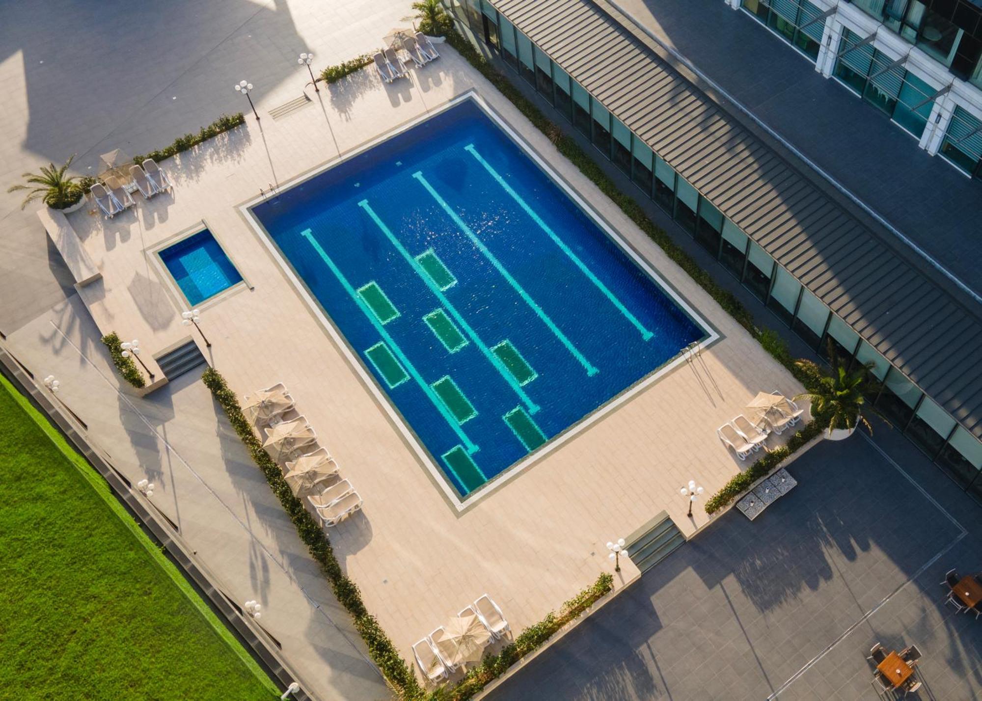 Windsor Hotel & Convention Center อิสตันบูล ภายนอก รูปภาพ The pool at the 2015 Pan American Games