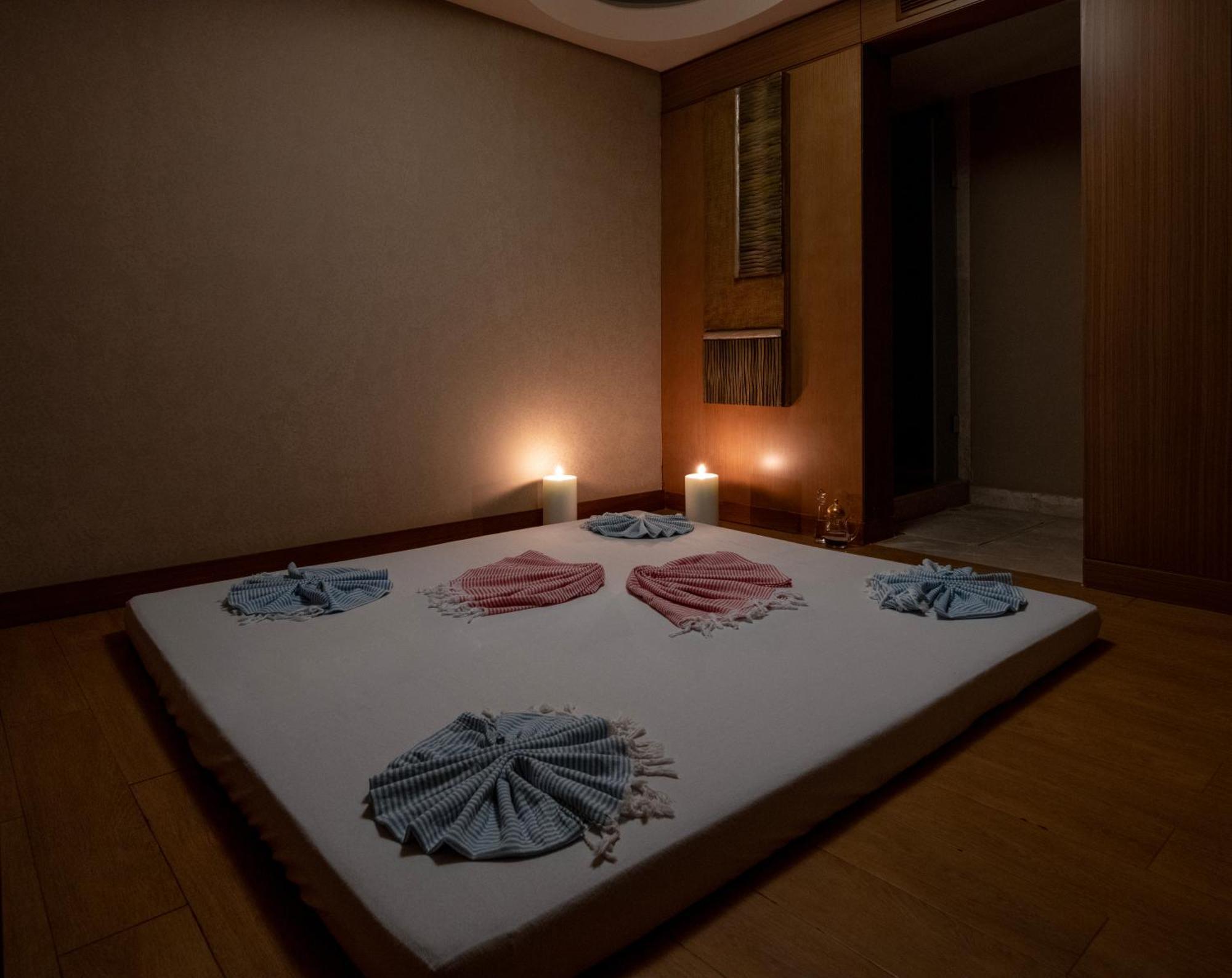 Windsor Hotel & Convention Center อิสตันบูล ภายนอก รูปภาพ A massage bed