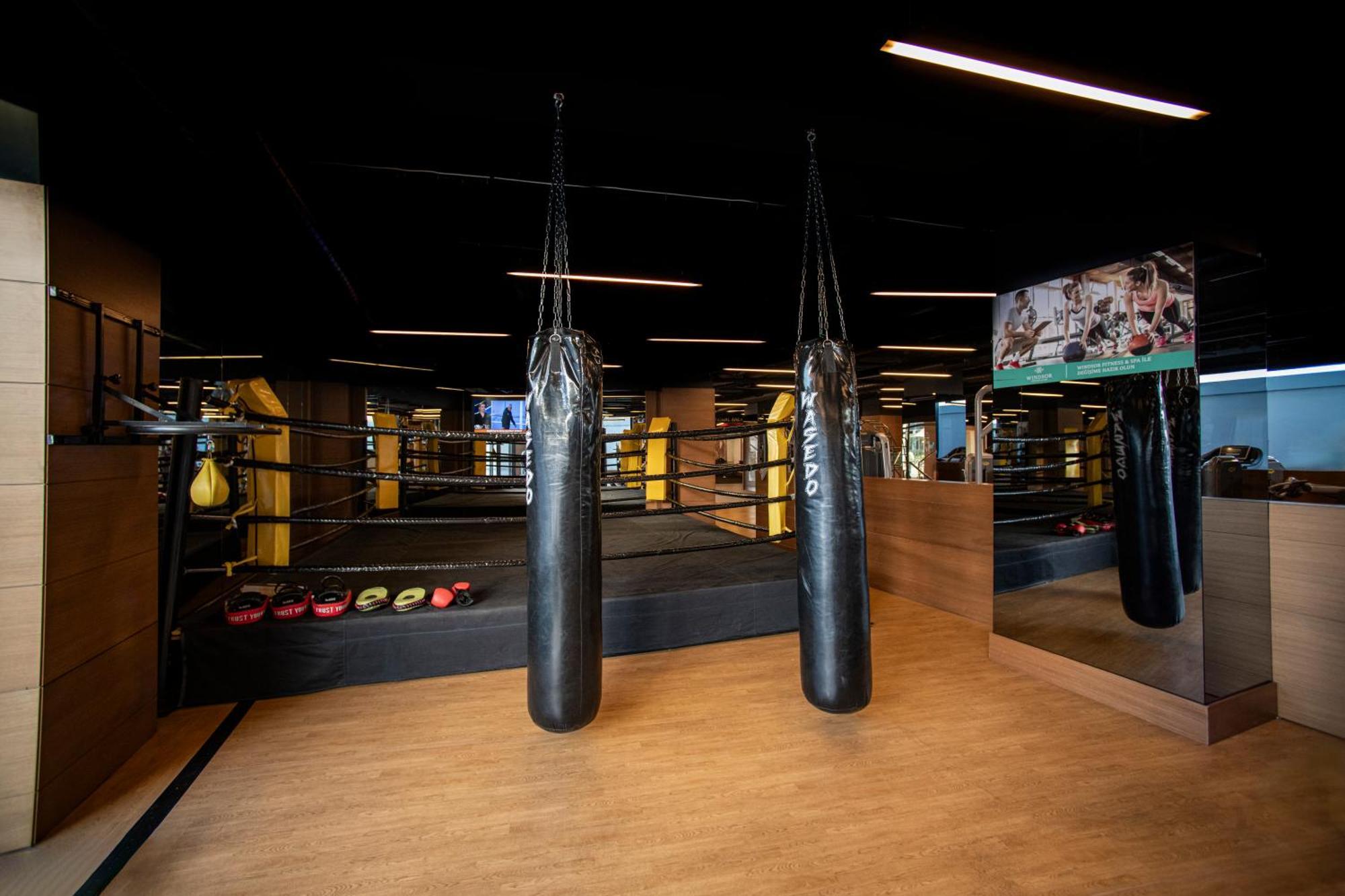 Windsor Hotel & Convention Center อิสตันบูล ภายนอก รูปภาพ The gym at the hotel