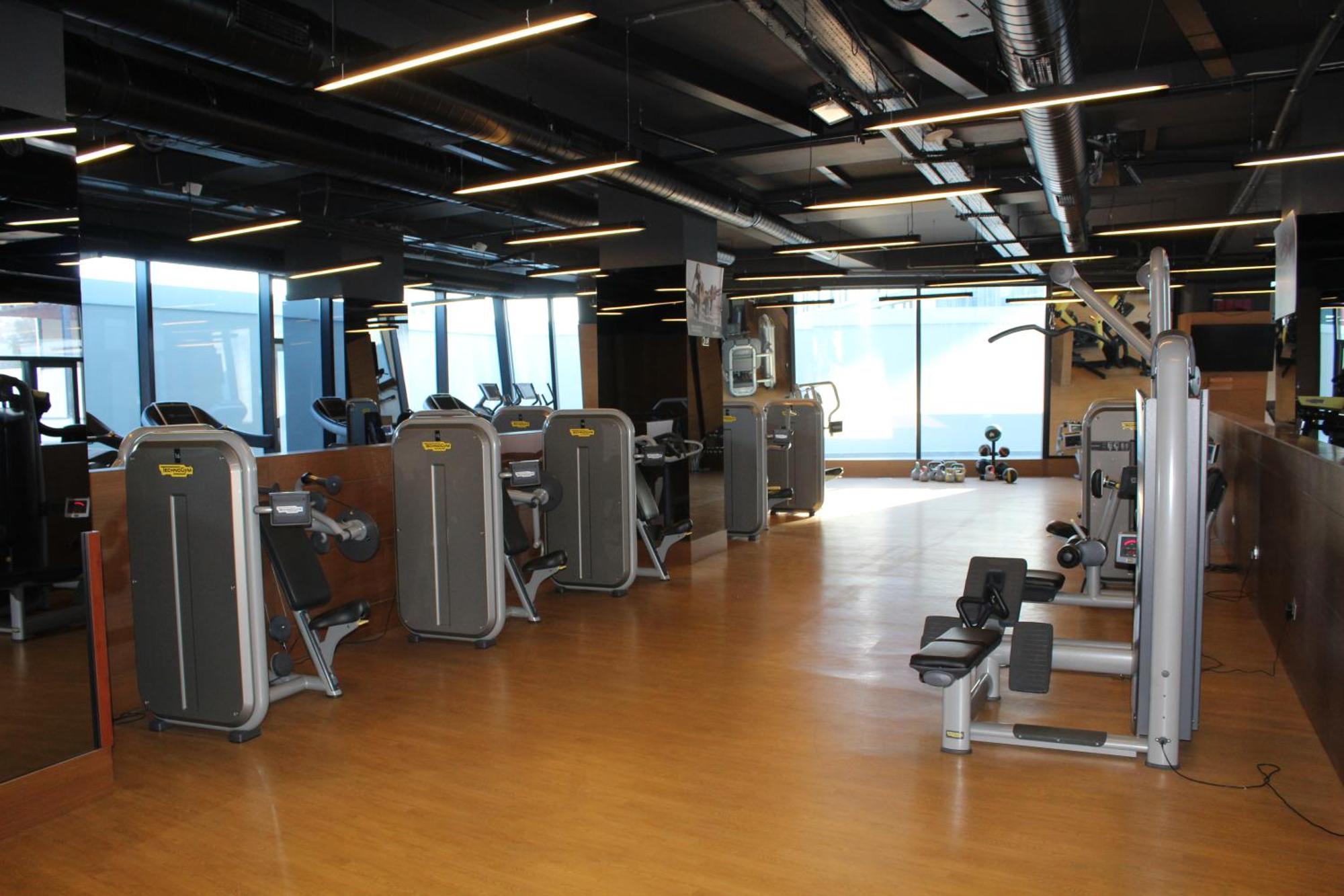 Windsor Hotel & Convention Center อิสตันบูล ภายนอก รูปภาพ The gym at the 100th floor