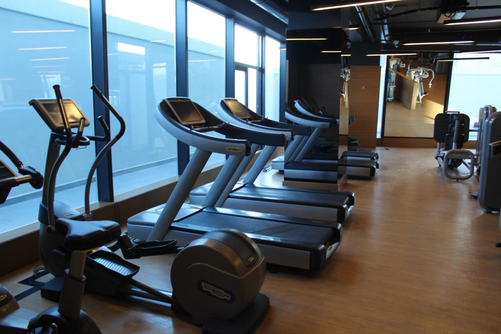 Windsor Hotel & Convention Center อิสตันบูล ภายนอก รูปภาพ A gym on board a cruise ship