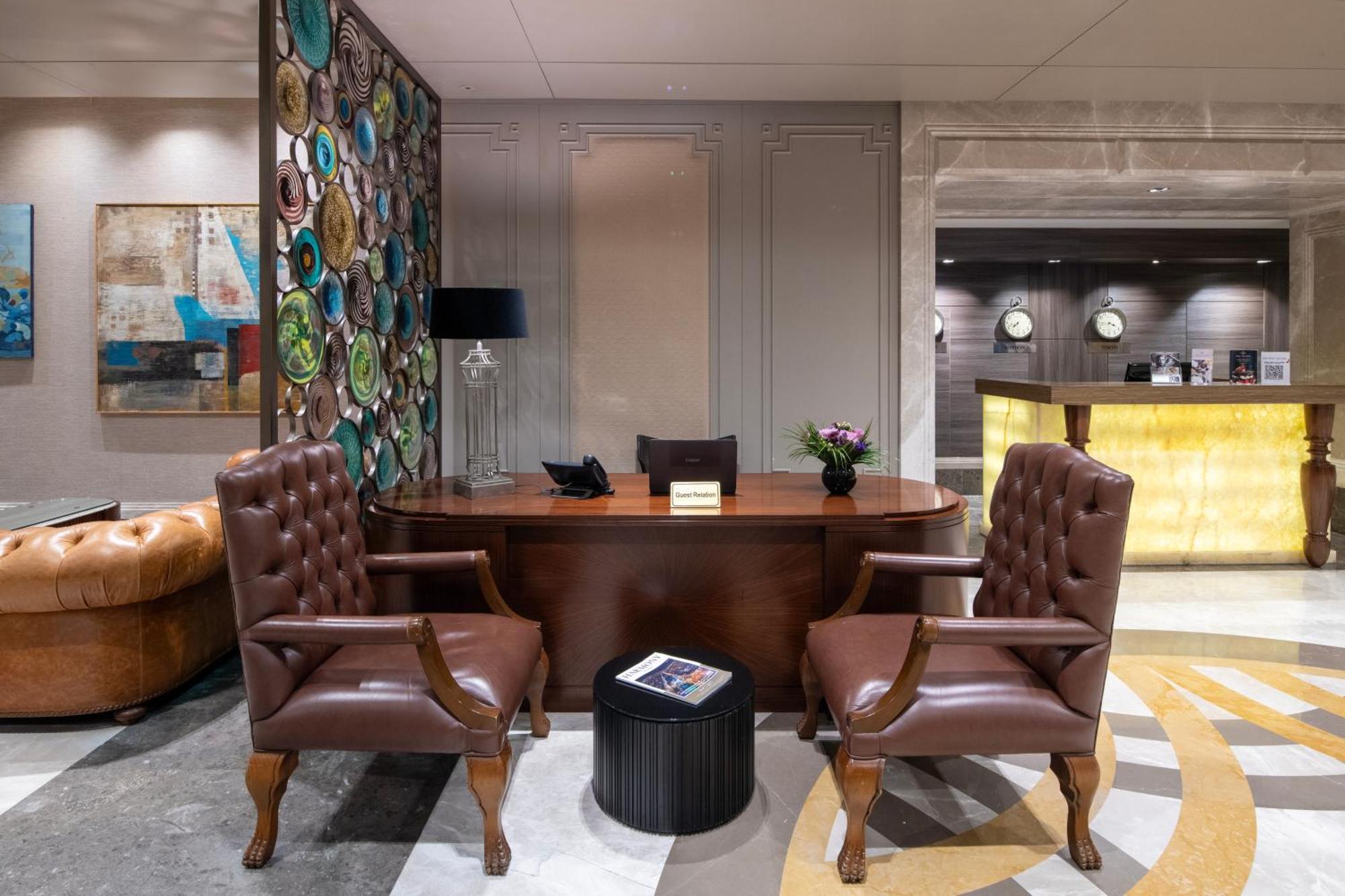 Windsor Hotel & Convention Center อิสตันบูล ภายนอก รูปภาพ The Concierge Desk at the Mandarin Oriental, Hong Kong