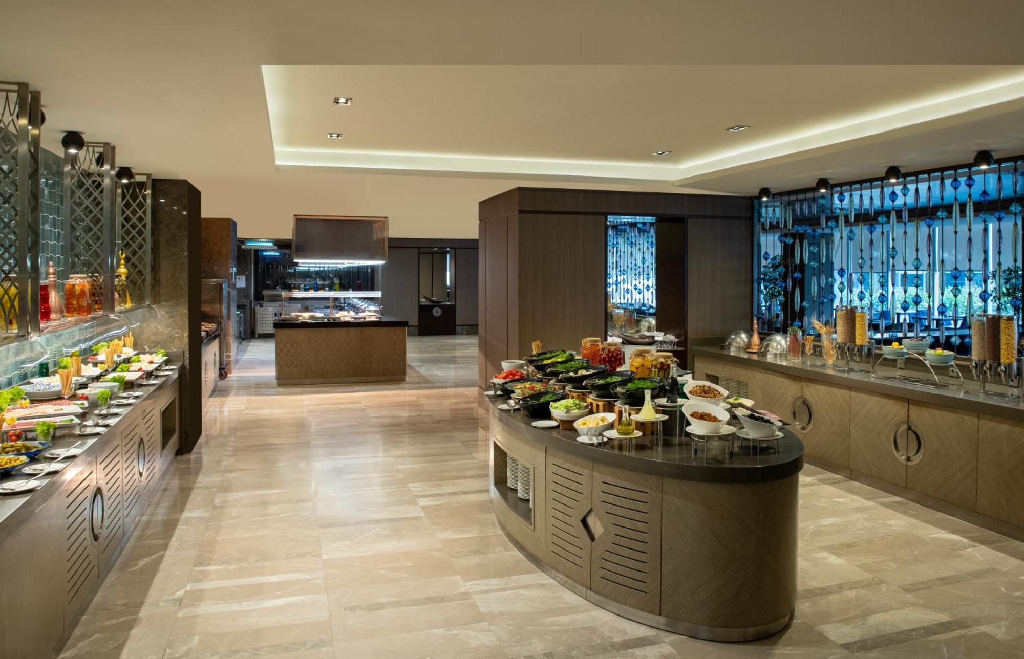Windsor Hotel & Convention Center อิสตันบูล ภายนอก รูปภาพ The Club Lounge at the Ritz-Carlton, Dubai
