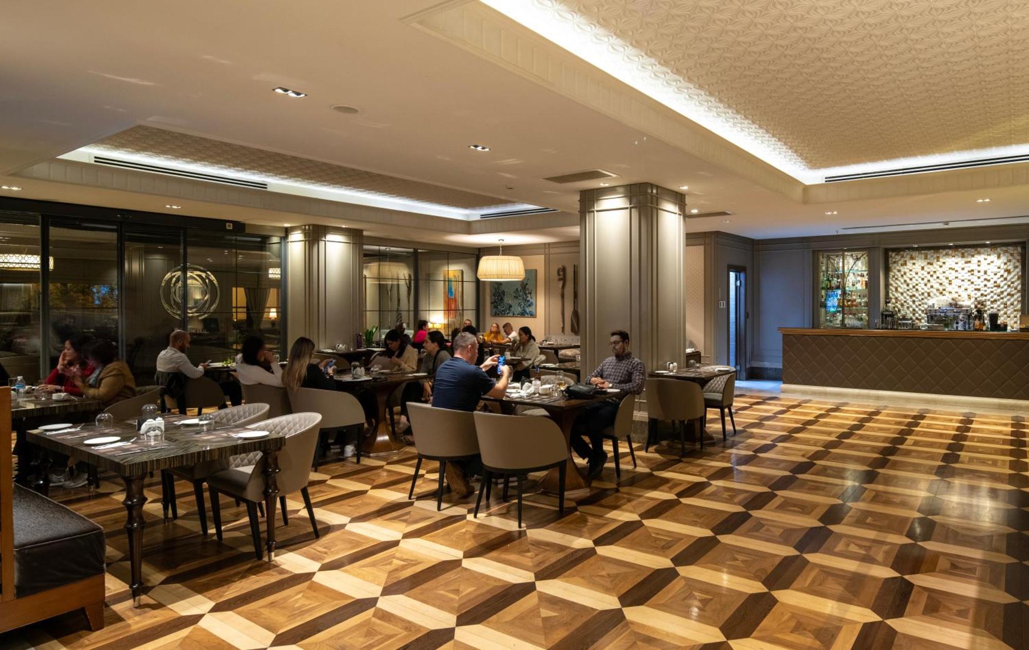 Windsor Hotel & Convention Center อิสตันบูล ภายนอก รูปภาพ The interior of the restaurant